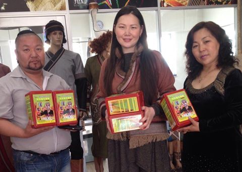 Өвөрмонголчууд “Хамаг Монгол” төслийнхөнд утааны баг бэлэглэжээ