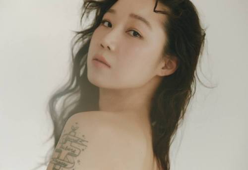 Korean drama: Гон Хюжин ”ELLE Korea” сэтгүүлийг чимлээ